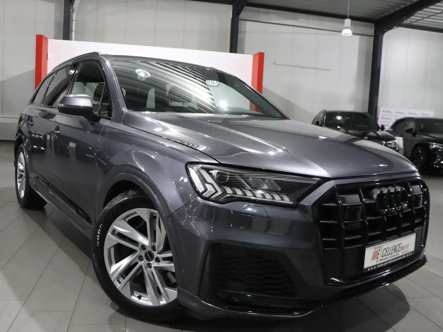 AUDI SQ7 4.0 TFSI Q BLACK / MATRIX-LED / LEASING