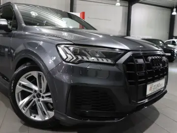 AUDI SQ7 4.0 TFSI Q BLACK / MATRIX-LED / LEASING