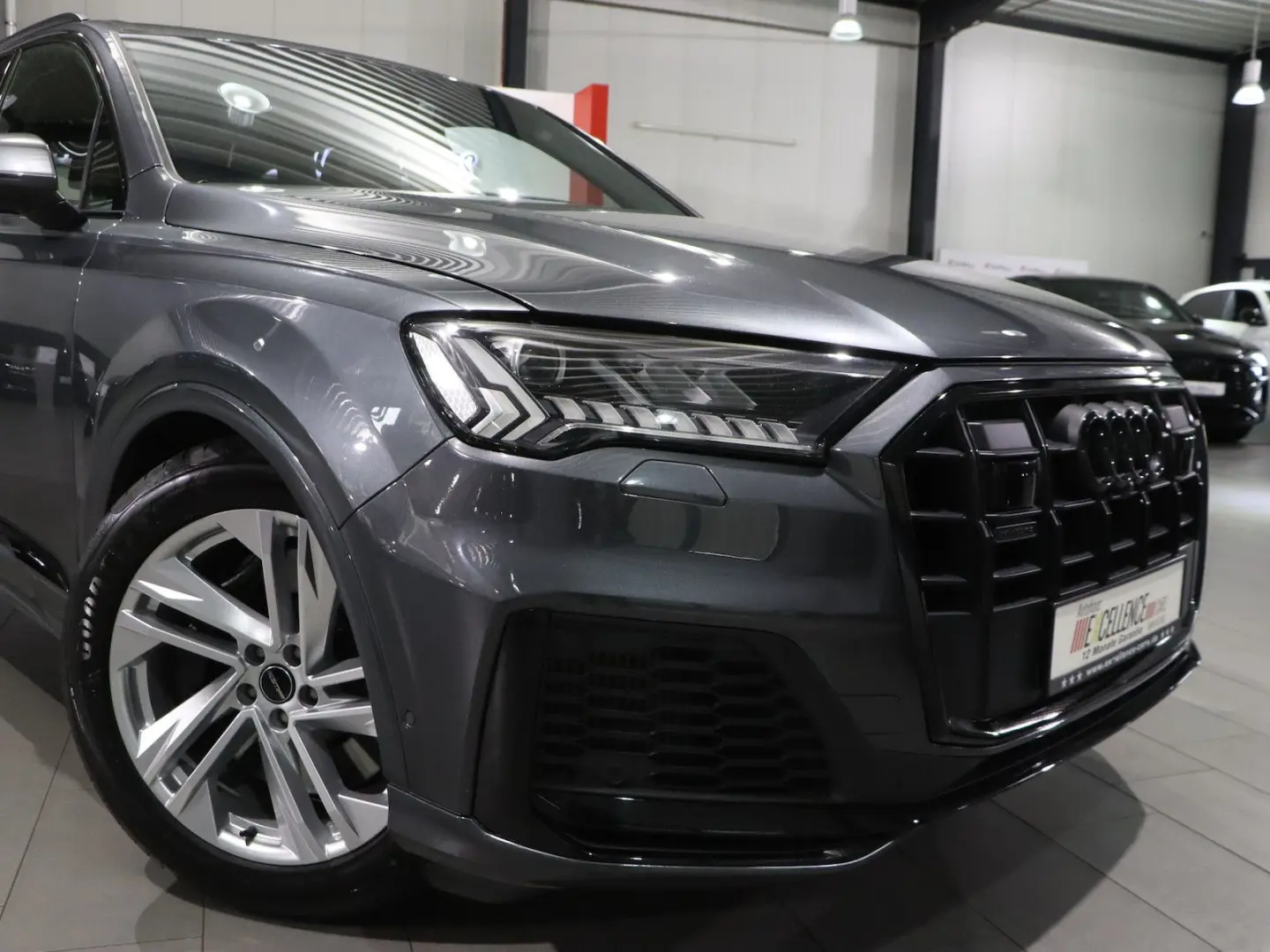 AUDI SQ7 4.0 TFSI Q BLACK / MATRIX-LED / LEASING