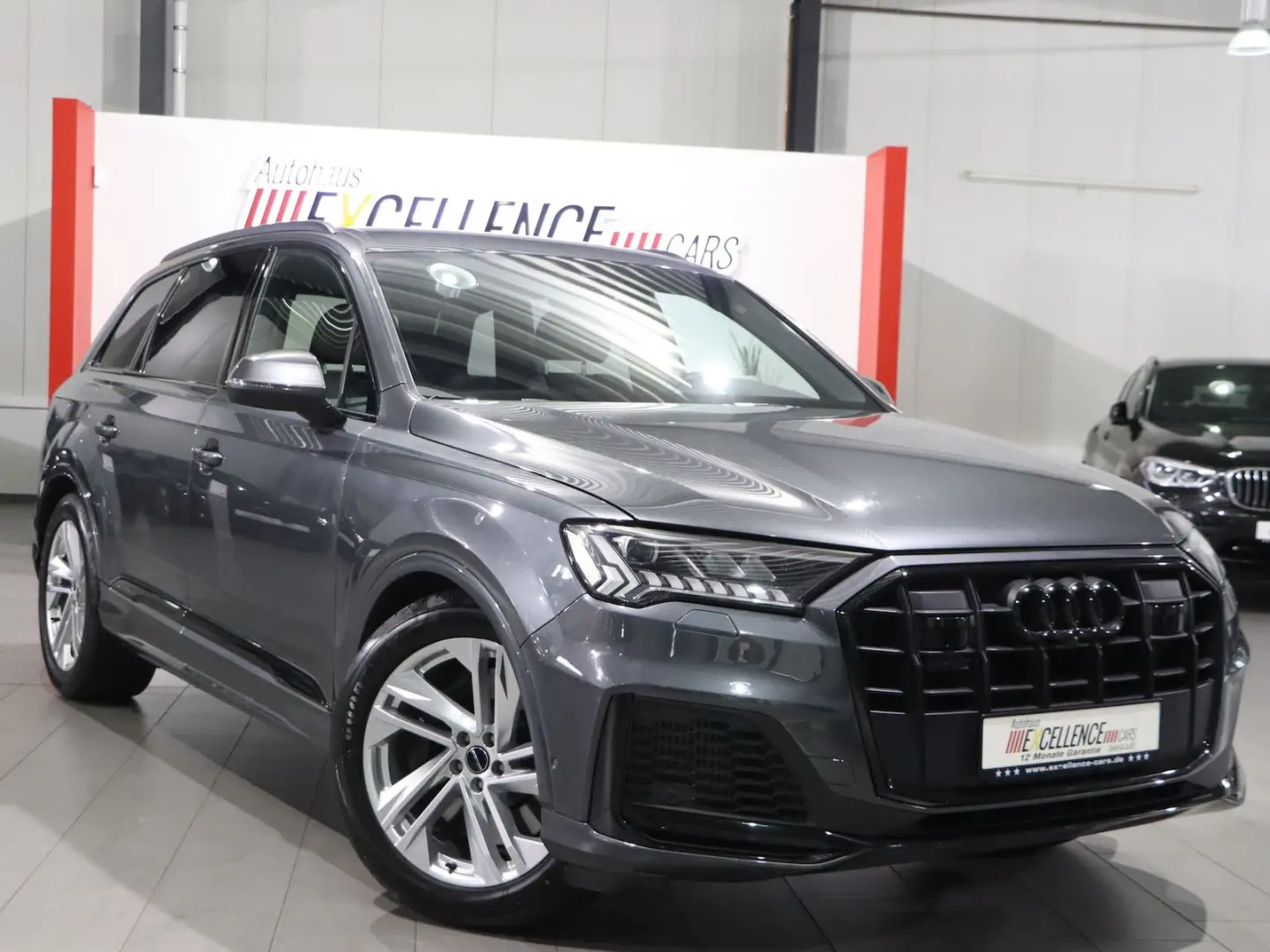 AUDI SQ7 4.0 TFSI Q BLACK / MATRIX-LED / LEASING