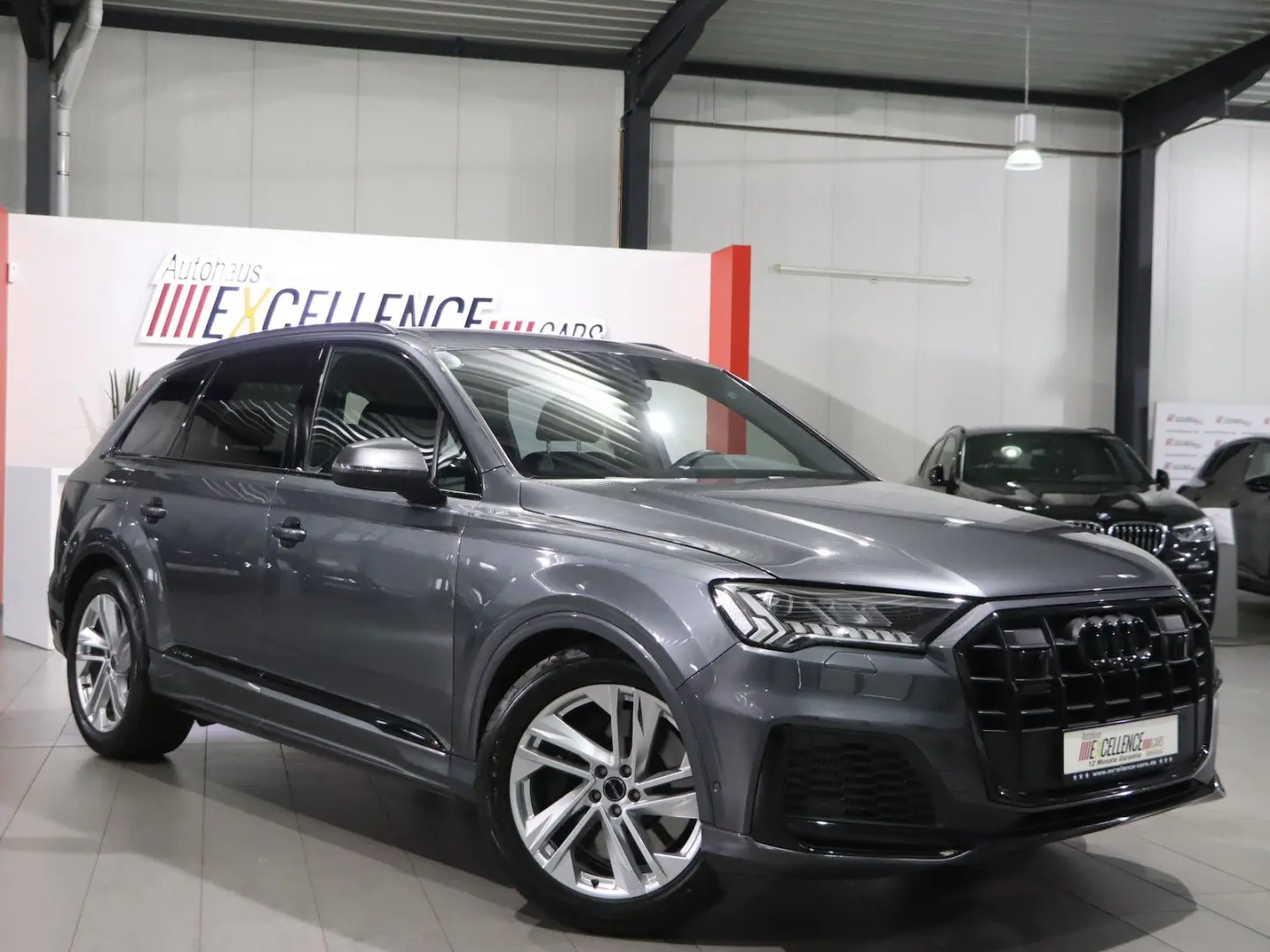AUDI SQ7 4.0 TFSI Q BLACK / MATRIX-LED / LEASING