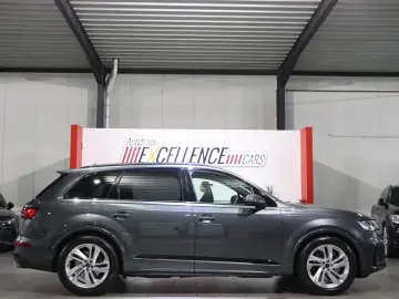 AUDI SQ7 4.0 TFSI Q BLACK / MATRIX-LED / LEASING