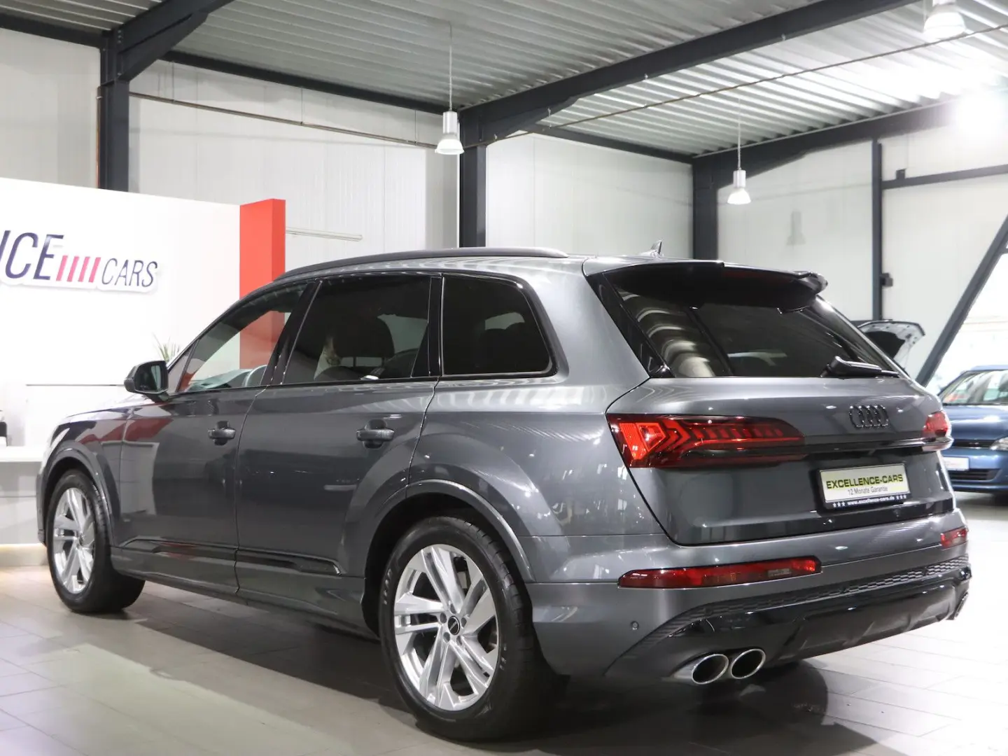 AUDI SQ7 4.0 TFSI Q BLACK / MATRIX-LED / LEASING