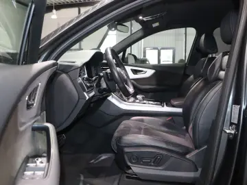 AUDI SQ7 4.0 TFSI Q BLACK / MATRIX-LED / LEASING