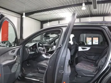 AUDI SQ7 4.0 TFSI Q BLACK / MATRIX-LED / LEASING