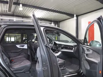 AUDI SQ7 4.0 TFSI Q BLACK / MATRIX-LED / LEASING