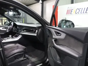 AUDI SQ7 4.0 TFSI Q BLACK / MATRIX-LED / LEASING