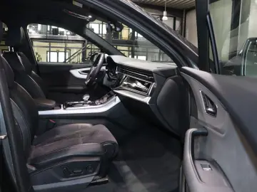 AUDI SQ7 4.0 TFSI Q BLACK / MATRIX-LED / LEASING