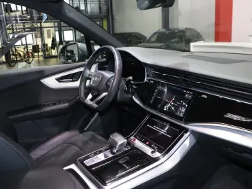 AUDI SQ7 4.0 TFSI Q BLACK / MATRIX-LED / LEASING