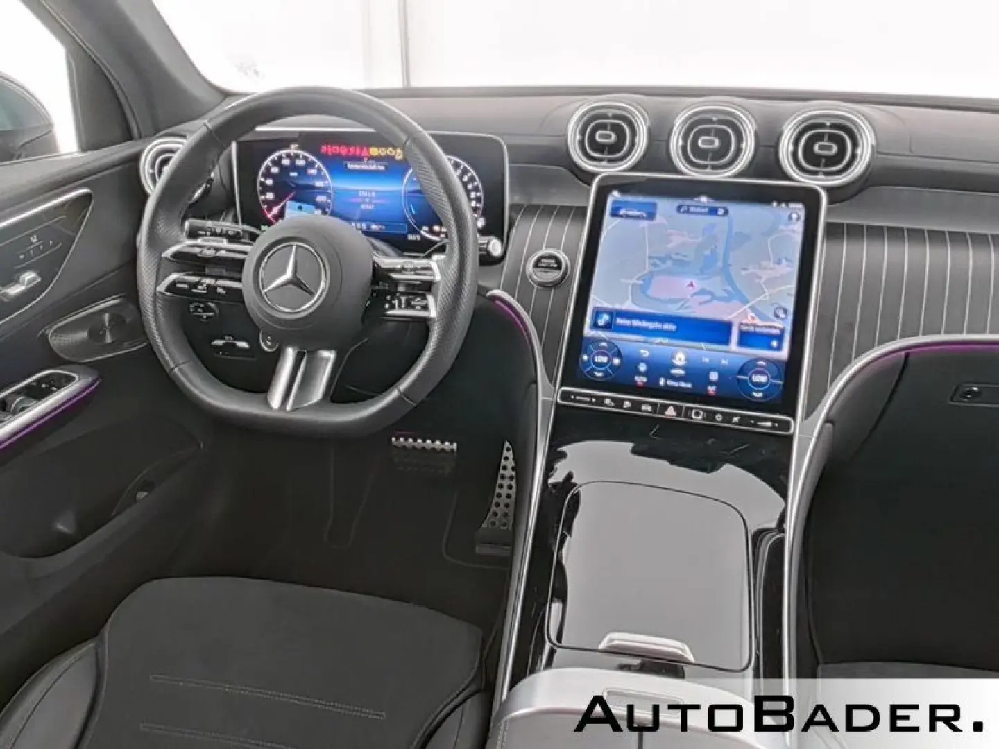MERCEDES BENZ GLC300 e 4M AMG Burmester DISTR 360° LEASING
