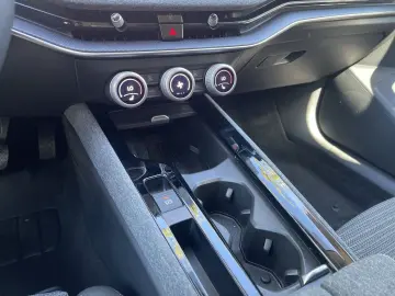 Superb 2.0 TDI Selection DSG Navi+Lenk/SHZ+R-Kam