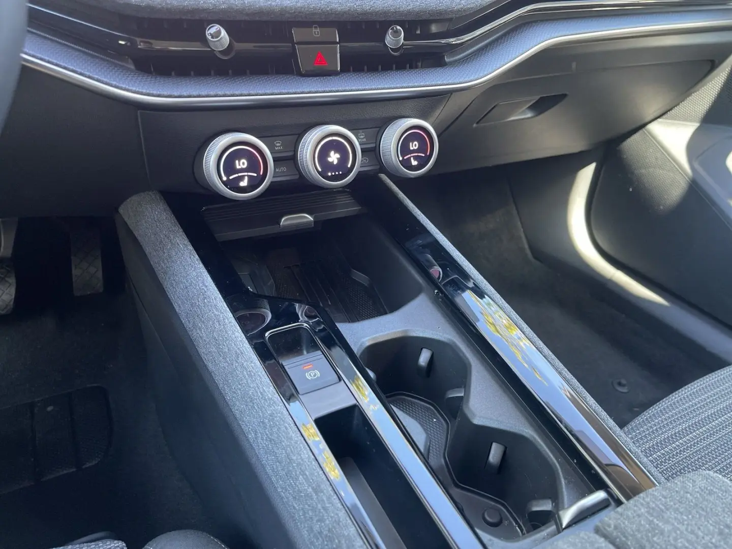 Superb 2.0 TDI Selection DSG Navi+Lenk/SHZ+R-Kam