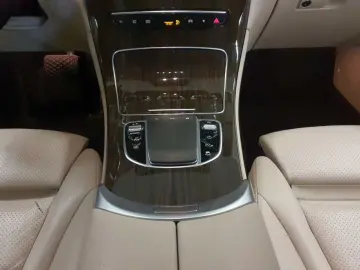 GLC 300 de 4M-PANO Leder AssiP BusiP KAM