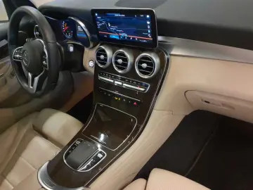 GLC 300 de 4M-PANO Leder AssiP BusiP KAM