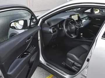 Toyota C-HR 2.0 Hybrid Club Automatic