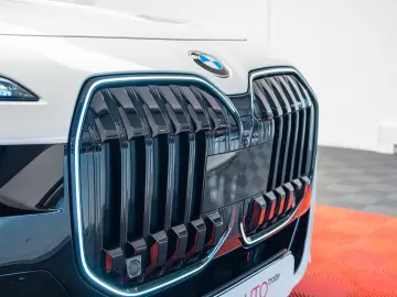 BMW 740d xDrive M-Sport TV