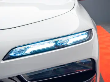 BMW 740d xDrive M-Sport TV
