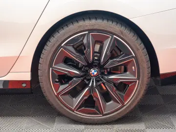 BMW 740d xDrive M-Sport TV