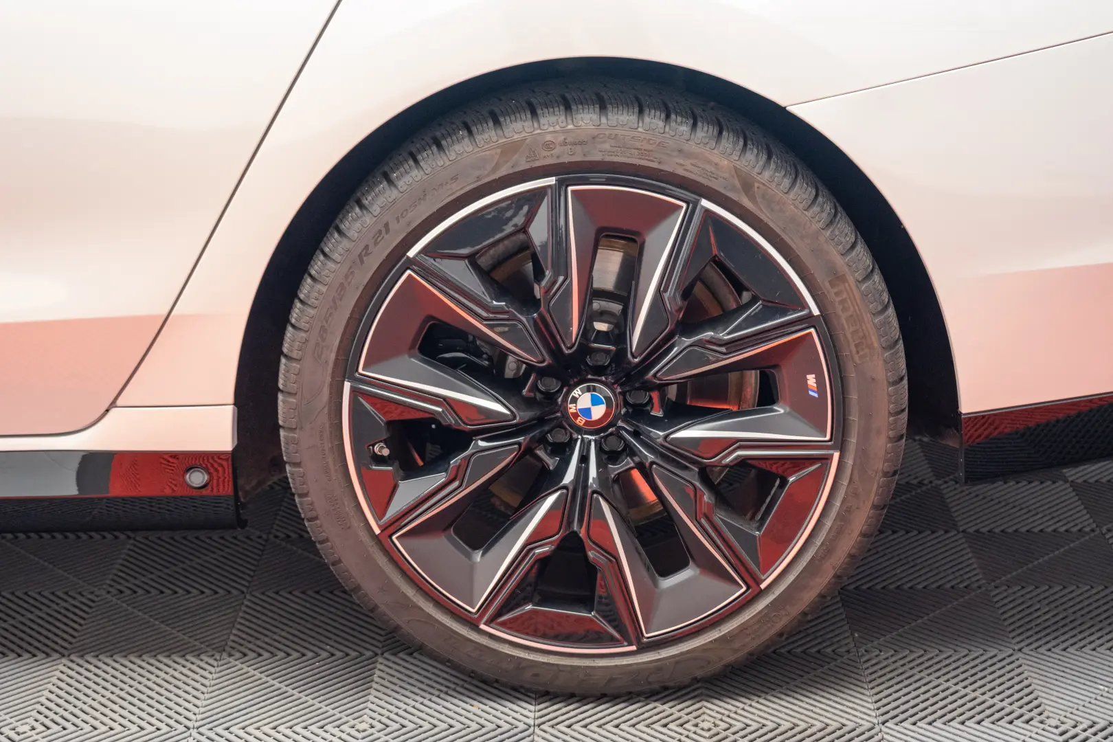 BMW 740d xDrive M-Sport TV