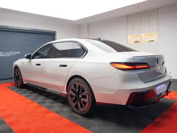 BMW 740d xDrive M-Sport TV