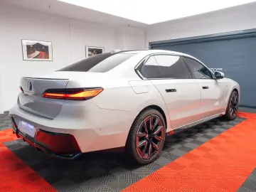 BMW 740d xDrive M-Sport TV