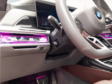 BMW 740d xDrive M-Sport TV