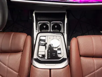 BMW 740d xDrive M-Sport TV