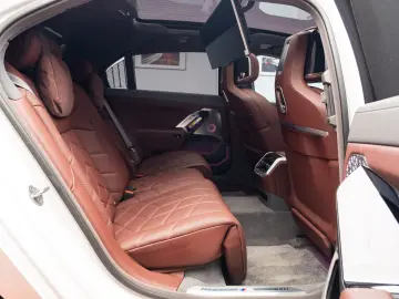 BMW 740d xDrive M-Sport TV
