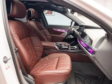 BMW 740d xDrive M-Sport TV