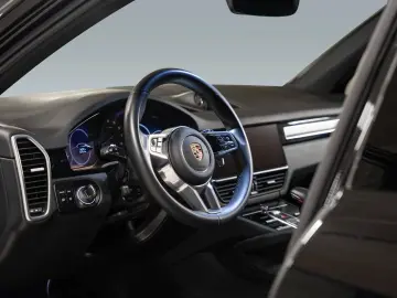 Cayenne Platinum Edition Surround View InnoDrive