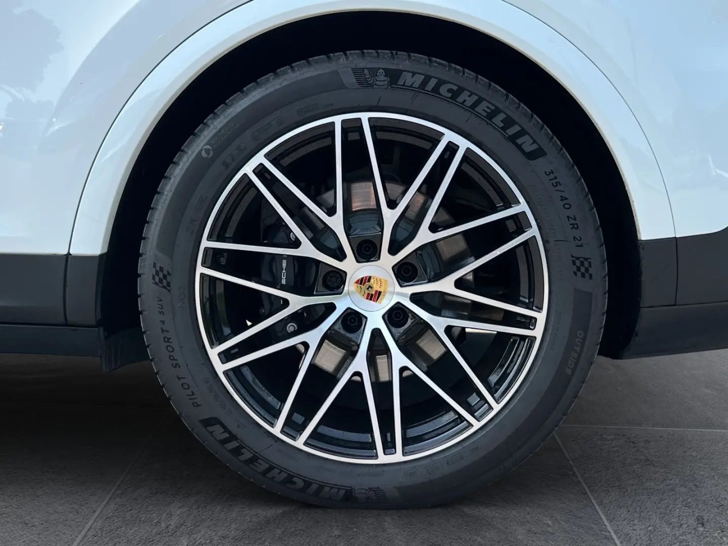 Cayenne E-Hybrid | Hinterachslenkung | Head-Up |