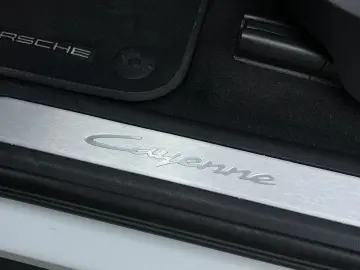 Cayenne E-Hybrid | Hinterachslenkung | Head-Up |