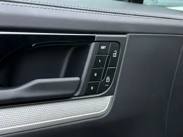 Cayenne E-Hybrid | Hinterachslenkung | Head-Up |