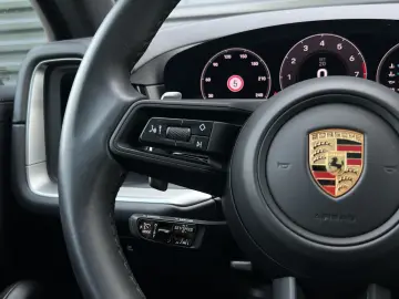 Cayenne E-Hybrid | Hinterachslenkung | Head-Up |