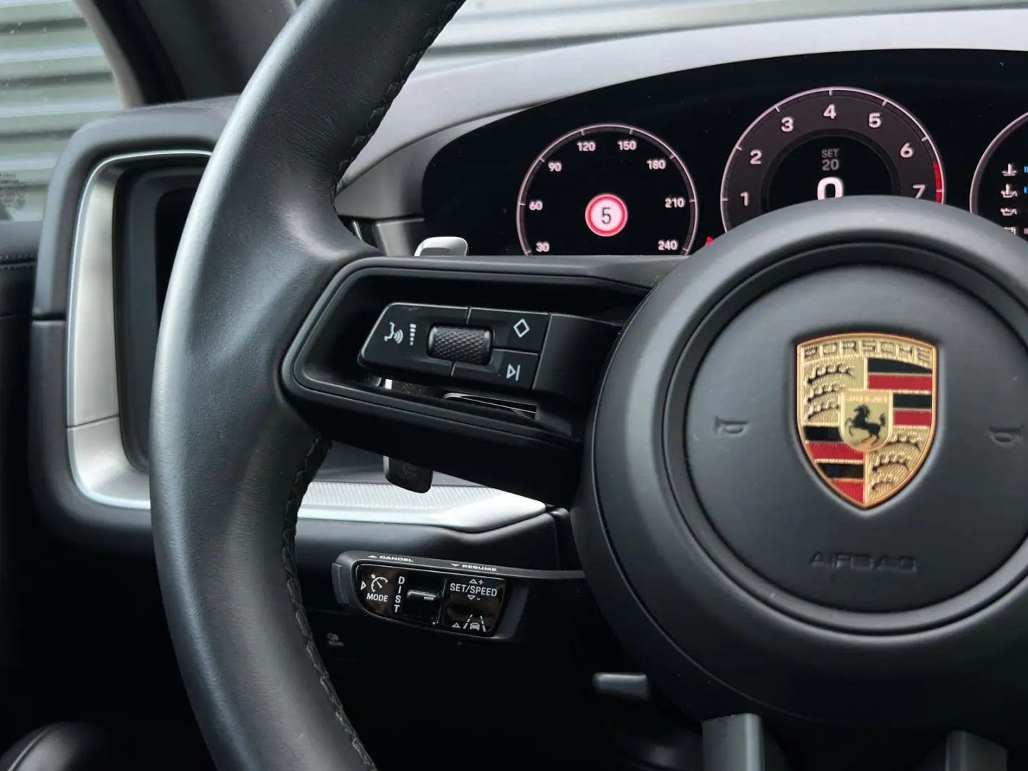 Cayenne E-Hybrid | Hinterachslenkung | Head-Up |