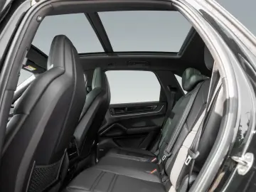 Cayenne 18 Wege Sitze AHK Pano 21 Zoll 90l Tank