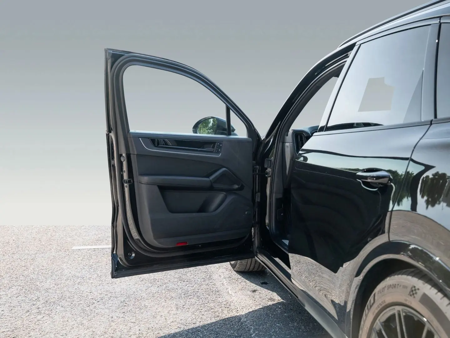 Cayenne 18 Wege Sitze AHK Pano 21 Zoll 90l Tank
