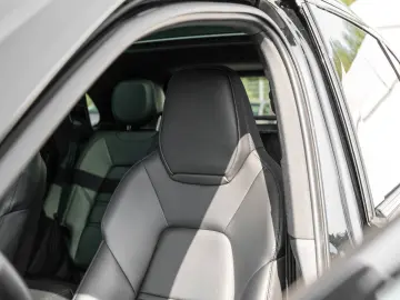 Cayenne 18 Wege Sitze AHK Pano 21 Zoll 90l Tank