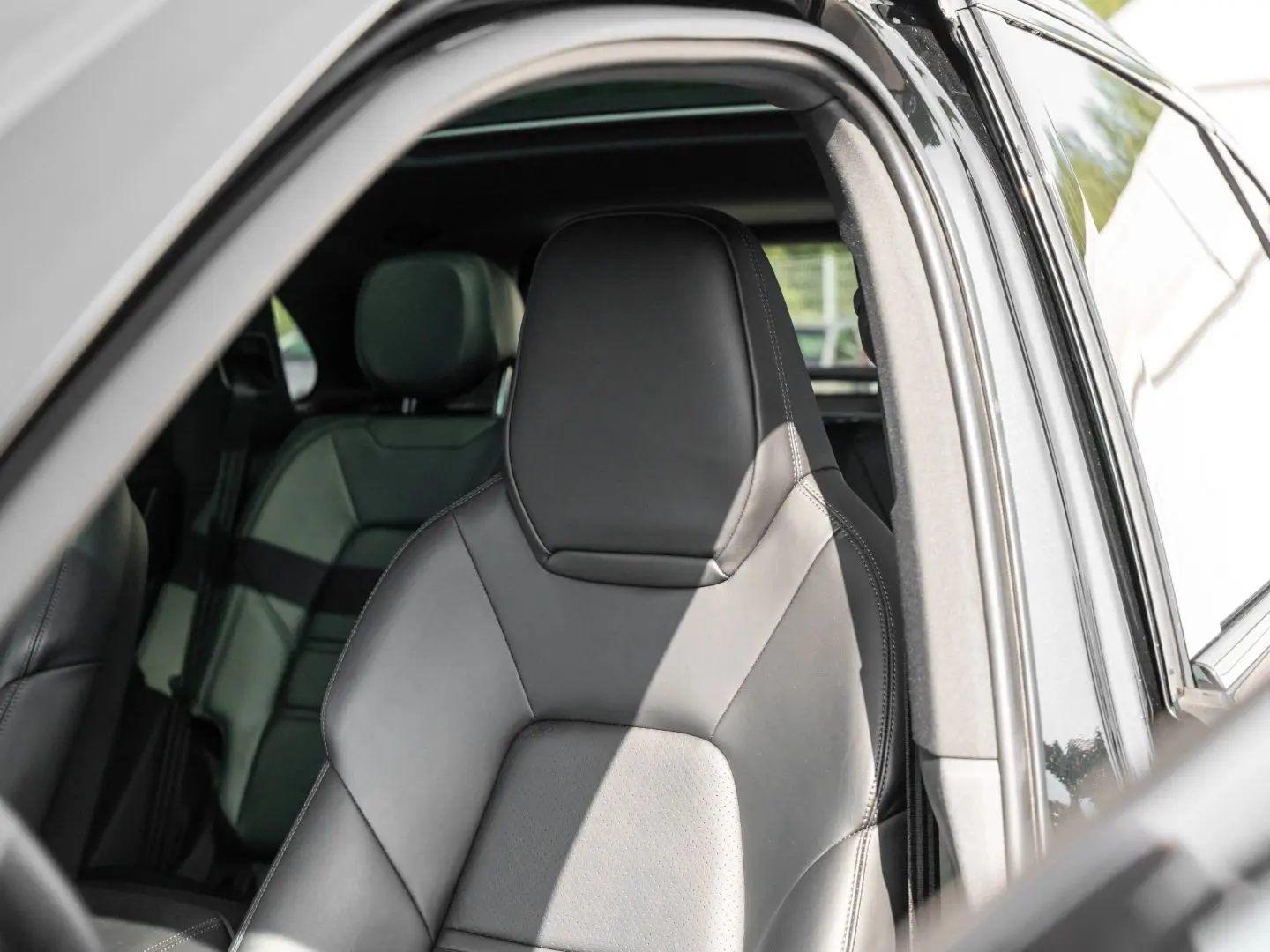 Cayenne 18 Wege Sitze AHK Pano 21 Zoll 90l Tank