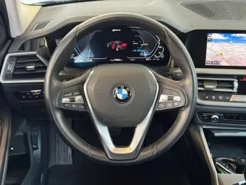 330e xDrive Lim. Advantage LiveCock.LED.