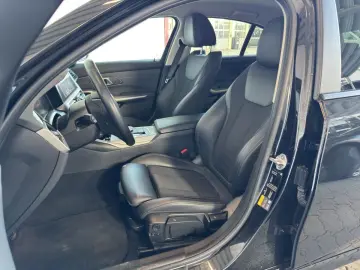 330e xDrive Lim. Advantage LiveCock.LED.