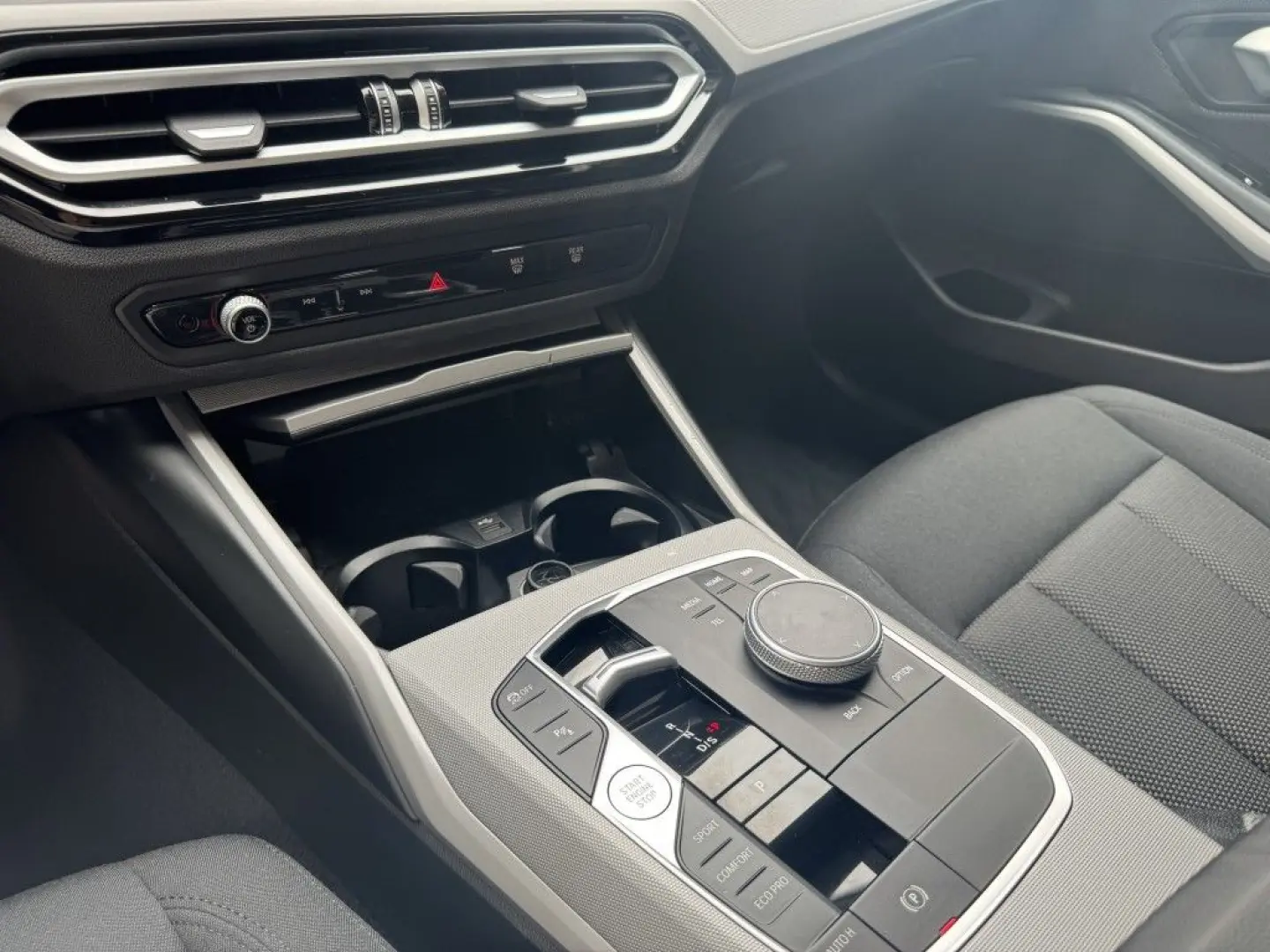 320 d xDrive Aut. / Curved Display / TOTW. 