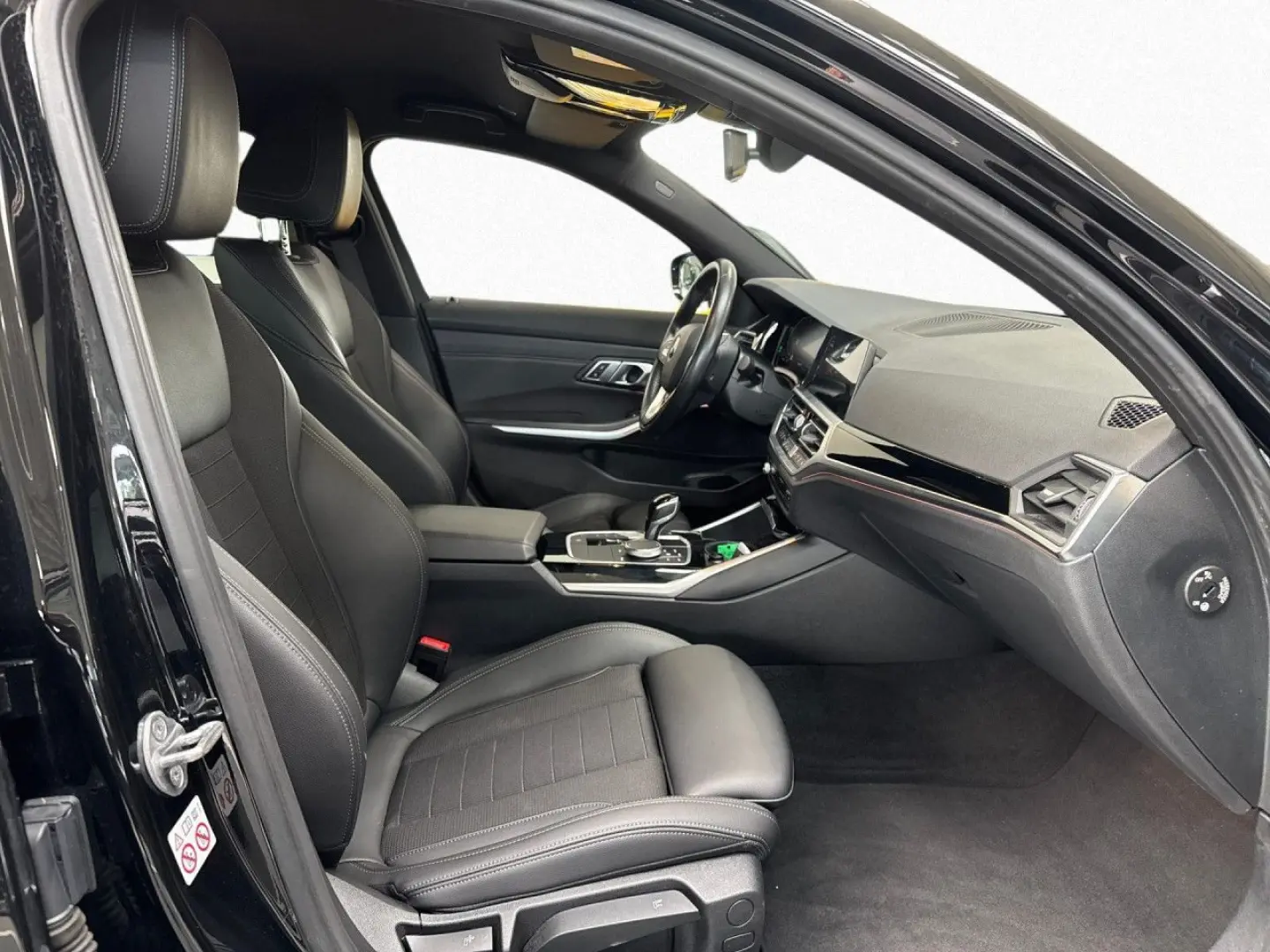 320dA xDrive Sport Line LiCoPr PDC SHZ DAB Alu17