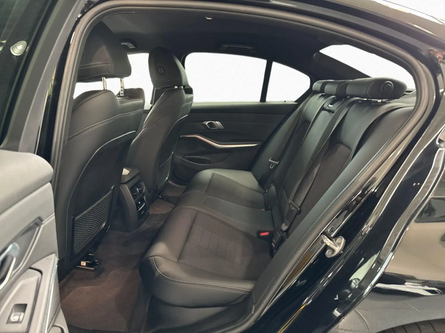 320dA xDrive Sport Line LiCoPr PDC SHZ DAB Alu17
