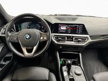320dA xDrive Sport Line LiCoPr PDC SHZ DAB Alu17