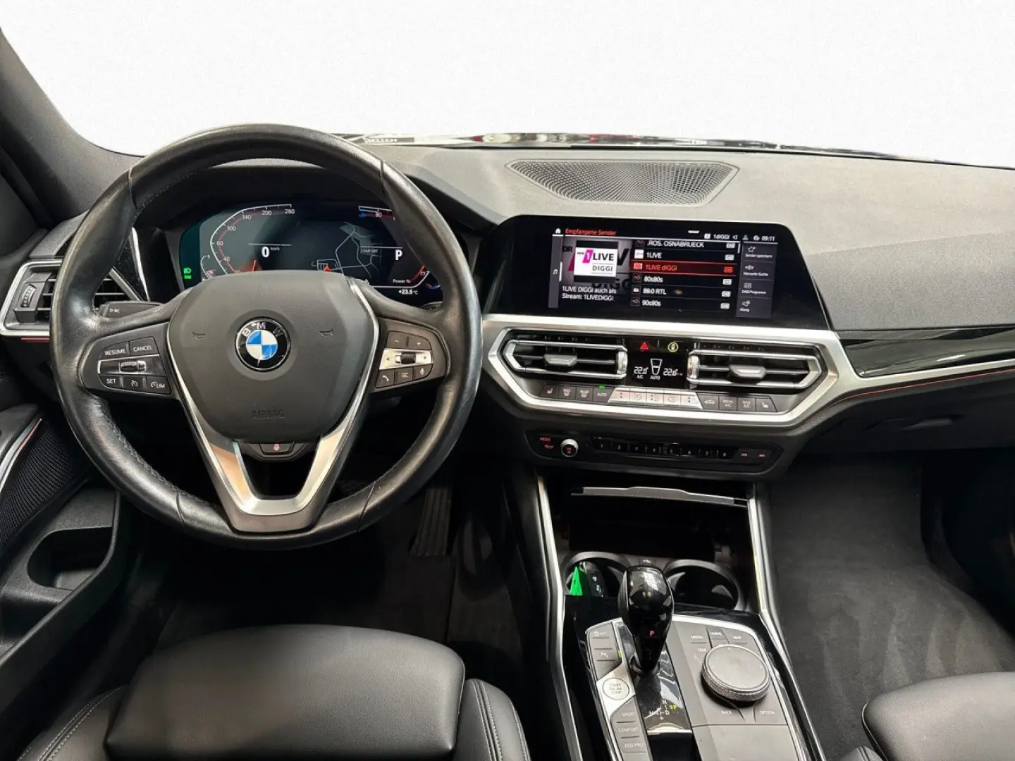 320dA xDrive Sport Line LiCoPr PDC SHZ DAB Alu17