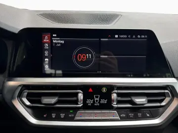 320dA xDrive Sport Line LiCoPr PDC SHZ DAB Alu17