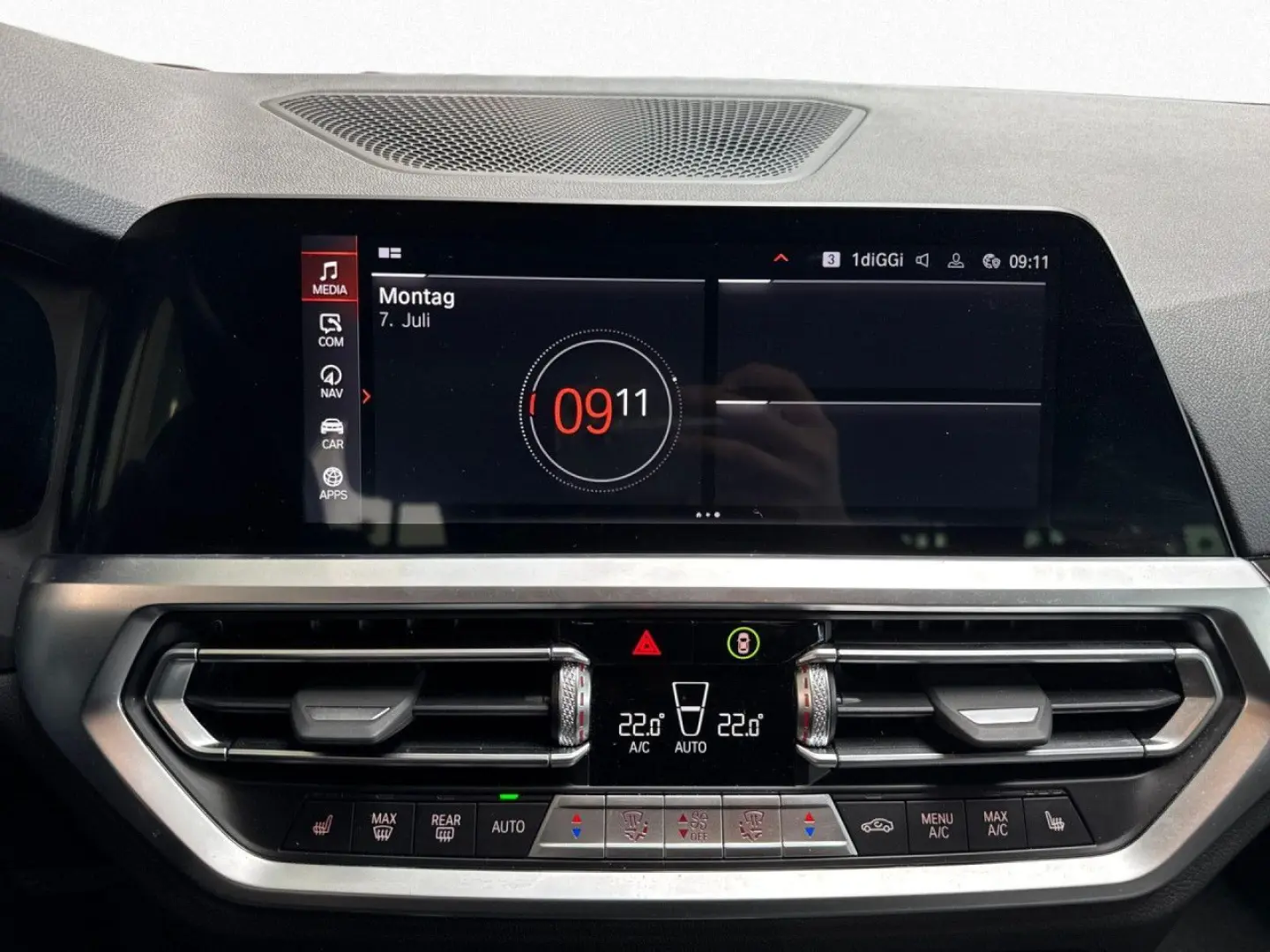 320dA xDrive Sport Line LiCoPr PDC SHZ DAB Alu17