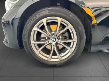 320dA xDrive Sport Line LiCoPr PDC SHZ DAB Alu17