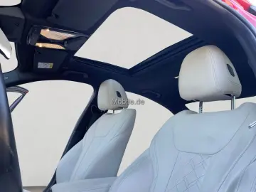 330e xDrive Laser/Hud/HK/Keyless/Sunroof/Ambiental